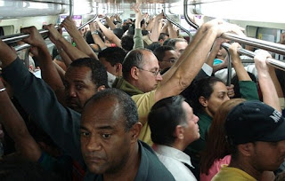 أنا زعلان من رجالة دندنا Brazil,crowd,hands,inside,metro,people-bb94e0c5327ab147590138037d2561eb_h