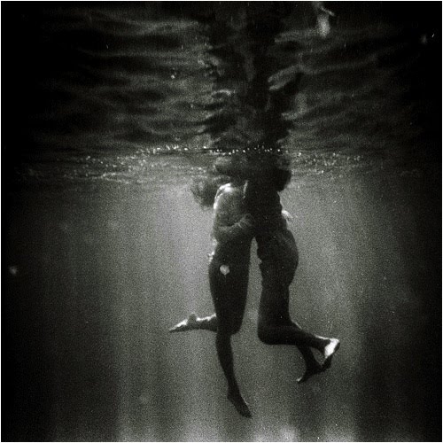 [underwaterkissing.jpg]