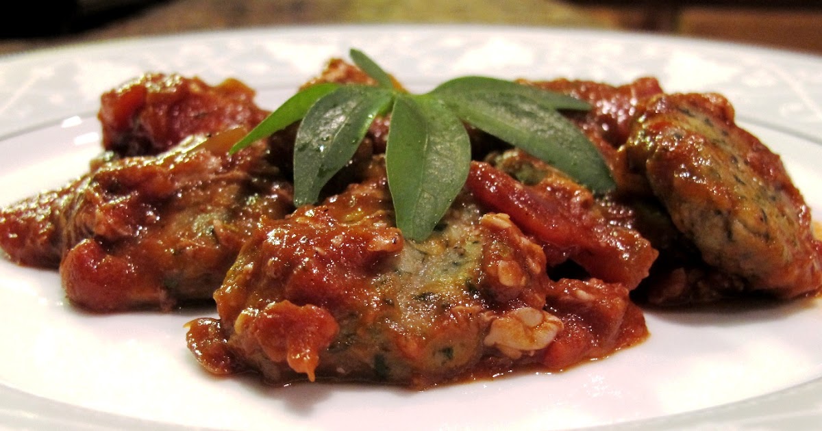Eatomaniac :): Spinach Gnocchi in a Red Wine Sauce