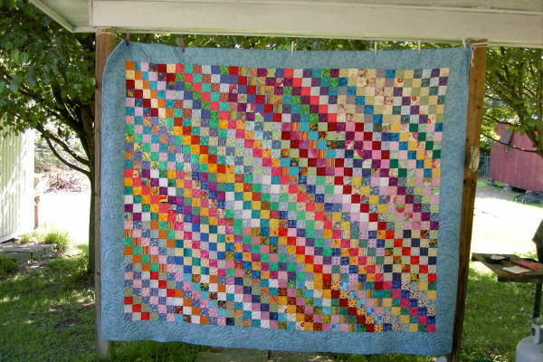 Scrappy Trip quilted by Tommy