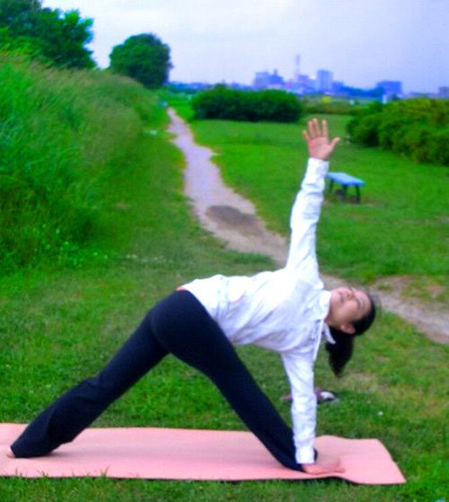 [Fumiko+stretching.jpg]