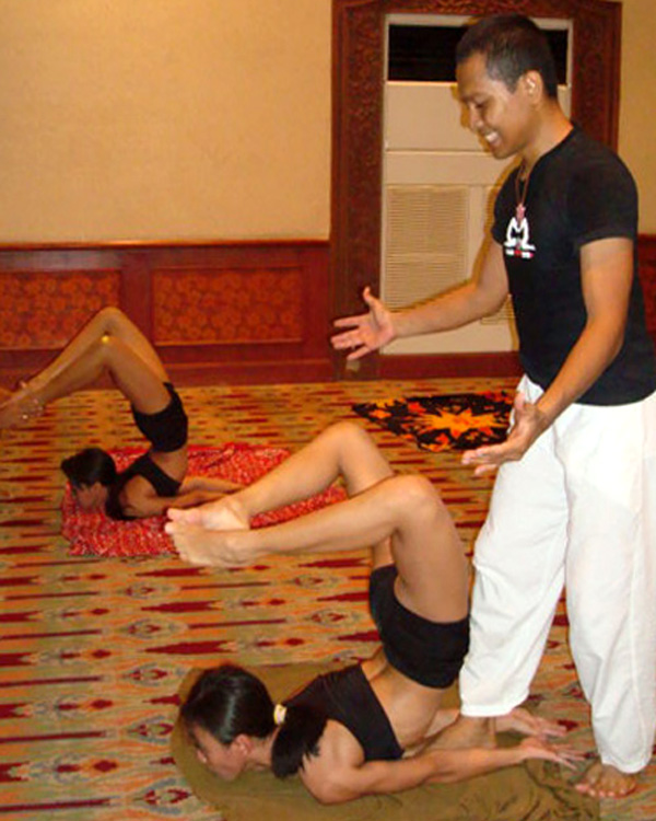 [viparita+salabhasana1.jpg]