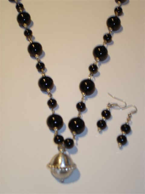 [Blk+with+Silver+ball+-+ksh+600.JPG]