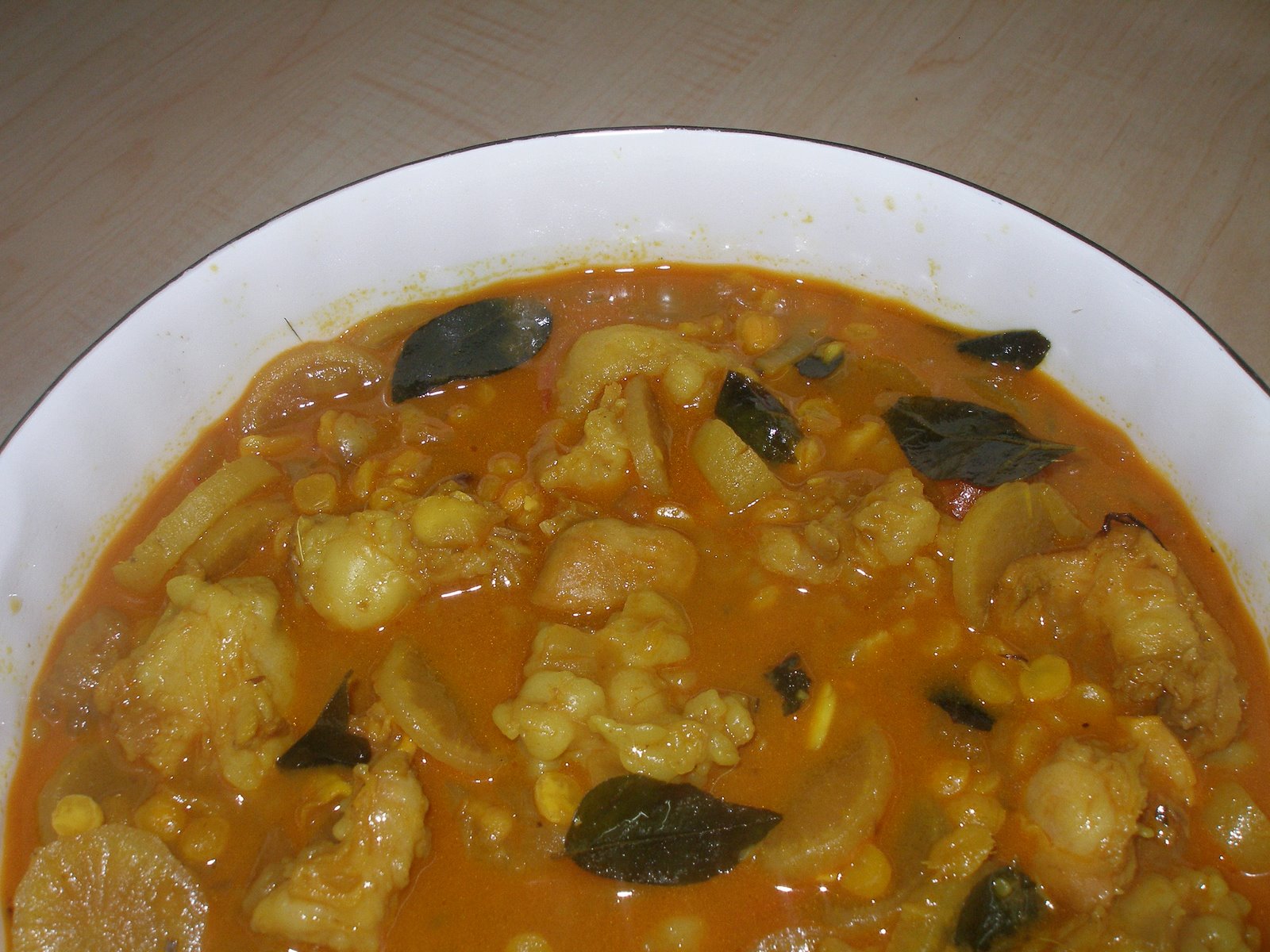 [kadaiparuppu+kozhuppu+kuzhambu+close.JPG]