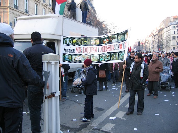 100,000 march in Paris against Israeli assault on Gaza