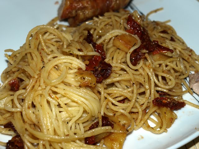 Hauptsache Es Schmeckt Spaghetti Mit Kartoffeln Und Getrockneten Tomaten