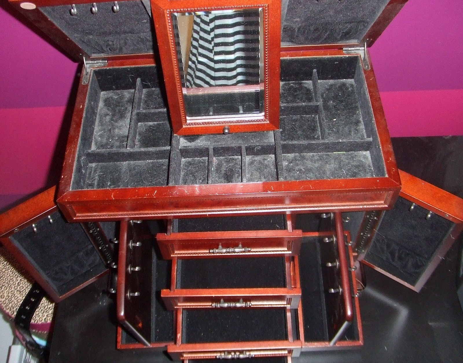 ORGANIZE CLEAN DESIGN How to Clean and Organize a Velvet Jewelry Box