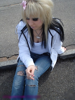 Hair Salon Fashion 2011 Blonde And Black Emo Hairstyles