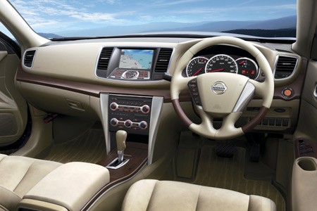 Nissan Teana Sewa rental mobil