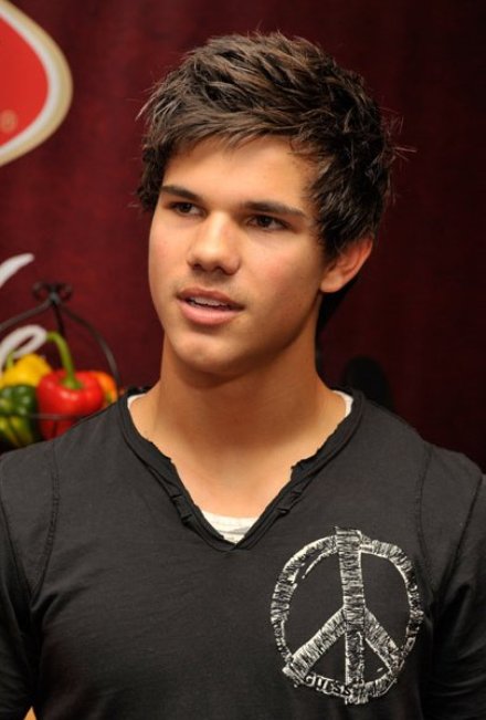 Taylor lautner naked fucking a women - Nude pics