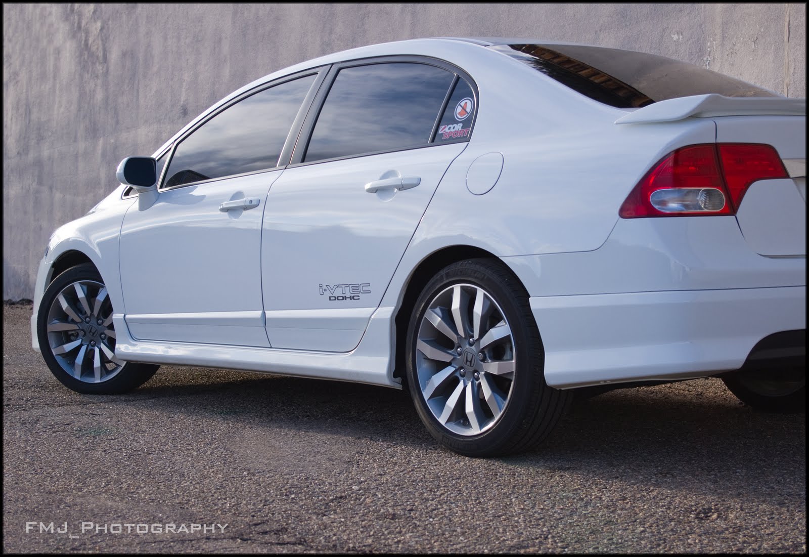 [Rear-ThreeQuarter-2.jpg]