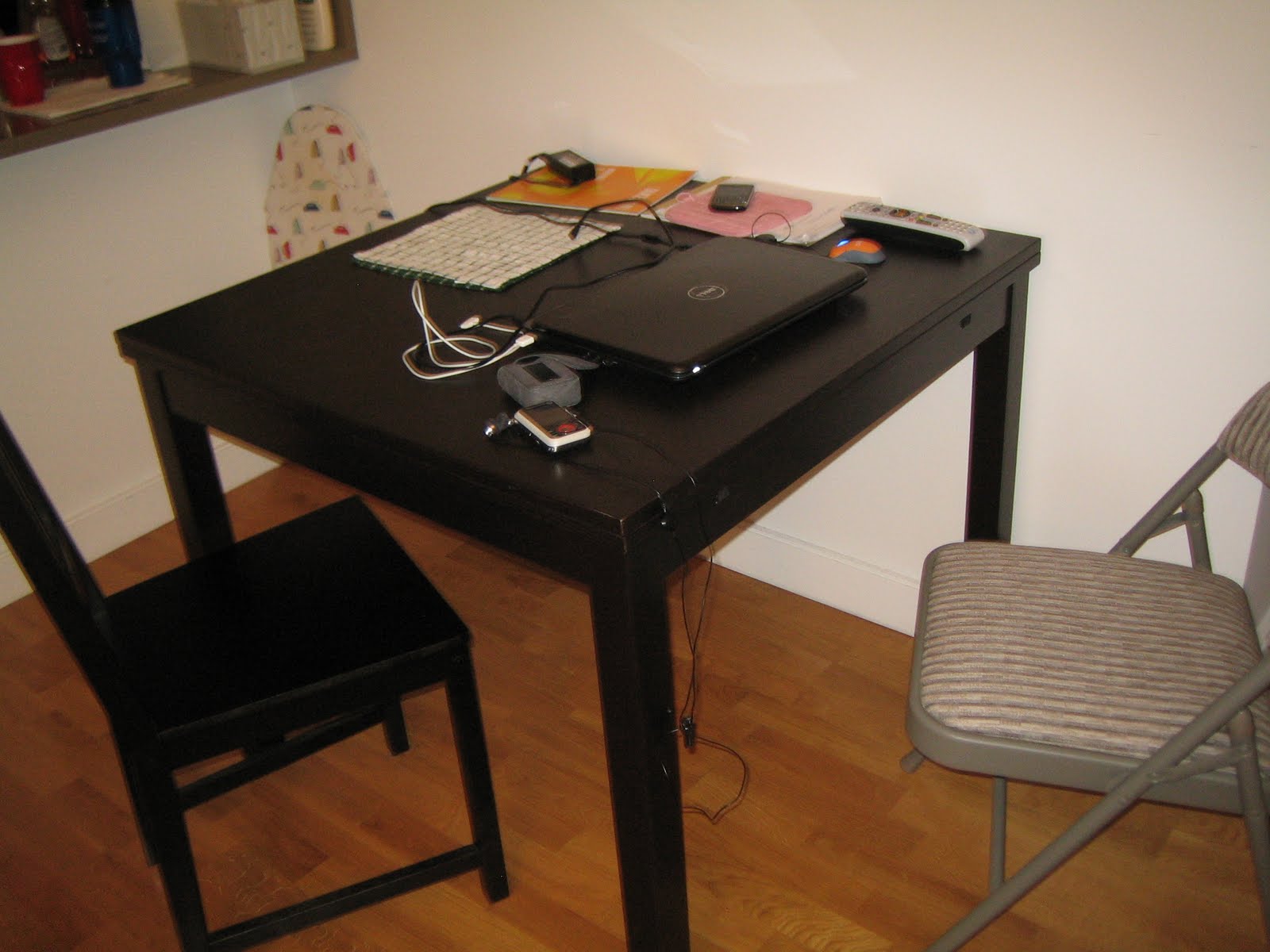ROOSEVELT ISLAND LISTINGS: MOVING SALE - IKEA TV STAND + DINING TABLE