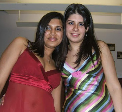 hot delhi local girl show her deep cleavage