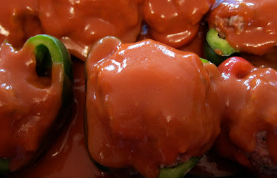 These easy-to-make stuffed peppers are a delicious and healthy home-cooked meal that is sure to become a family favorite. #womenlivingwell #easyrecipe #peppers #beef 