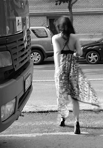 [woman-walking-by-bus-bw-1-big.jpg]