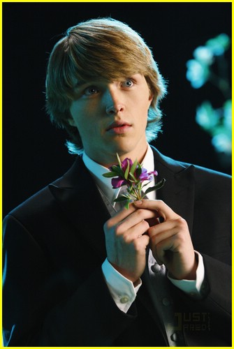 http://4.bp.blogspot.com/_NXowmv5oc4Y/S61Sfkv2-gI/AAAAAAAAAEs/DX9ZL5uqtz4/s1600/sterling-knight-mackenzie-minisodes-04.jpg