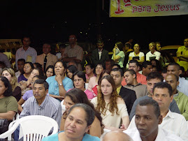 CENTENAS DE PESSOAS PARTICIPAM DE SHOW DE LANÇAMENTO.