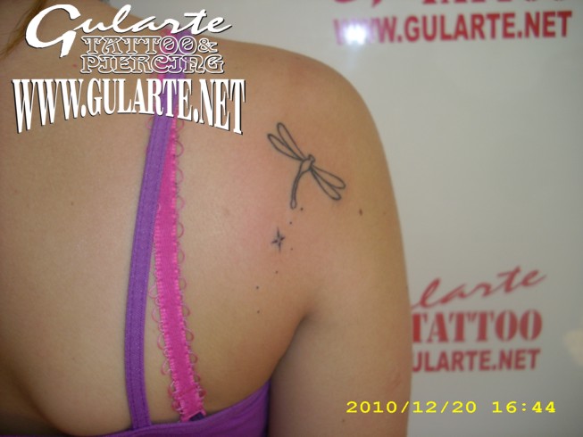 TATTOO Valentina Una peque a libelula Publicado por Gularte Tattoo a las 