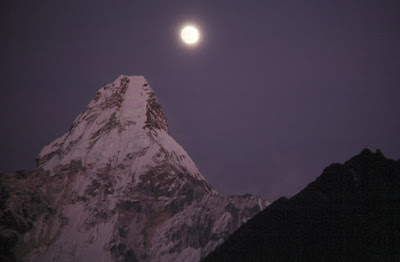 Mount Everest inthe Night Photo Pics