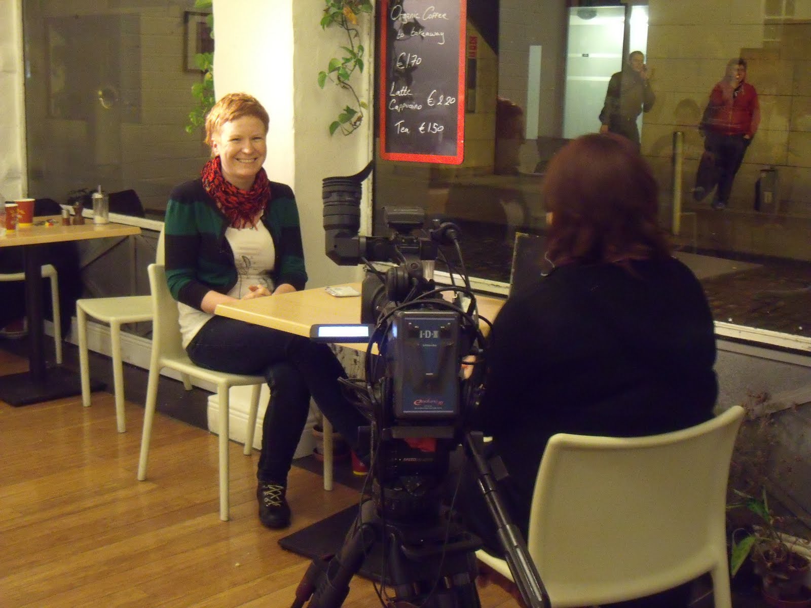 [Una+talks+to+Imeall.JPG]