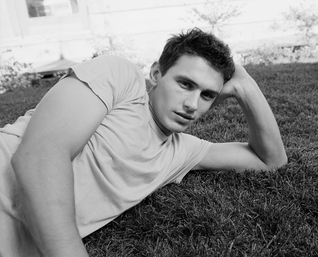 http://4.bp.blogspot.com/_Ne5Lb2SiFHg/S8xx43F2xEI/AAAAAAAAvYg/sEaUdTl1wW0/s1600/james+franco.jpg