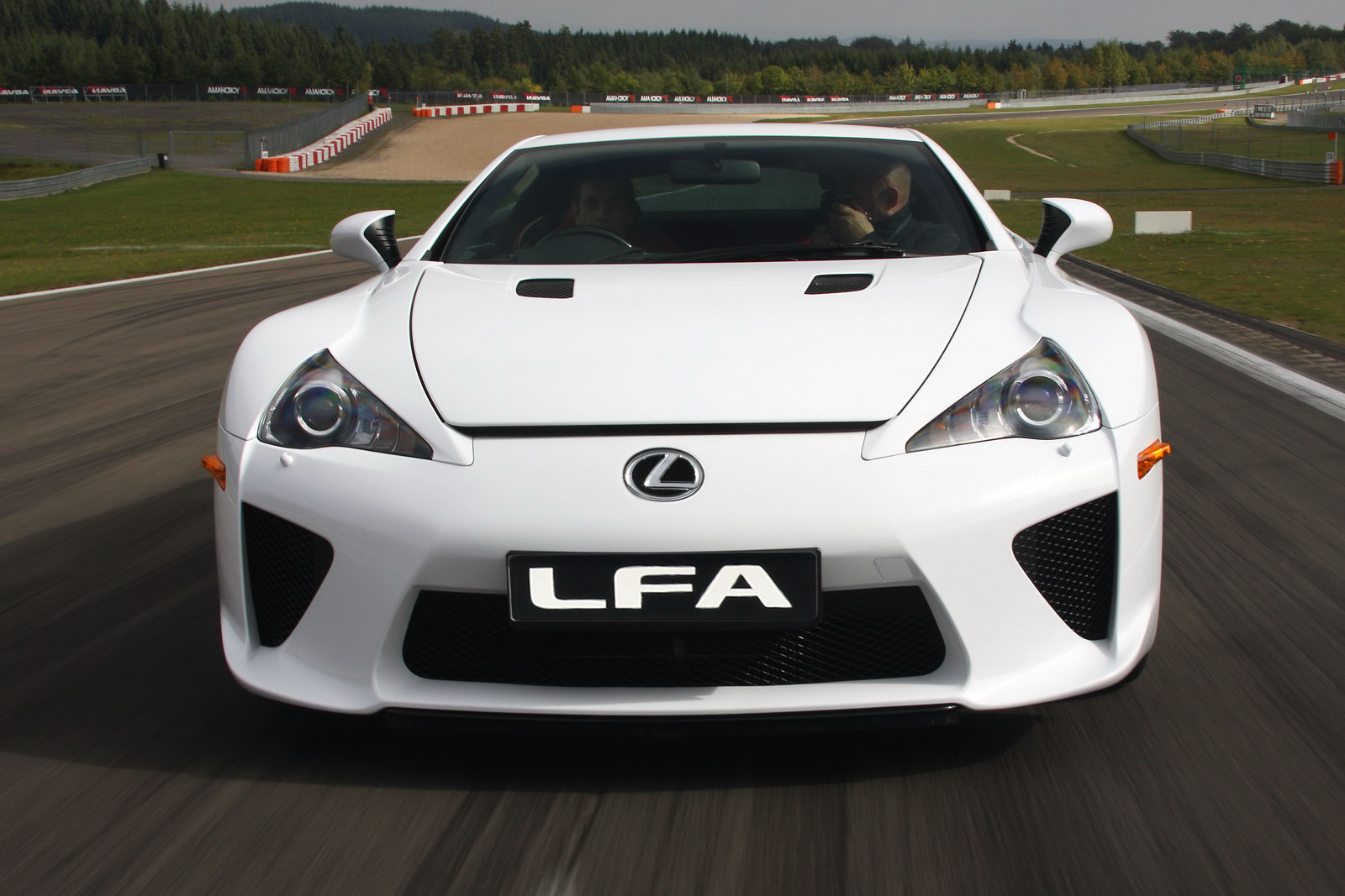 [2012-Lexus-LFA-016.jpg]