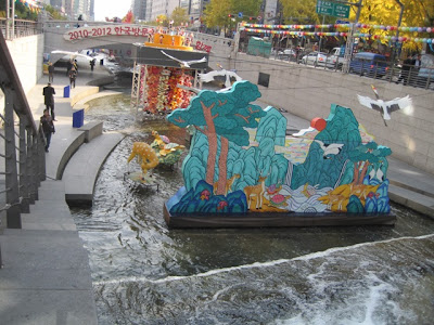Istone Sungai Cheonggyecheon Seoul Korea Selatansungai Istone Sungai Cheonggyecheon Seoul Korea Selatansungai