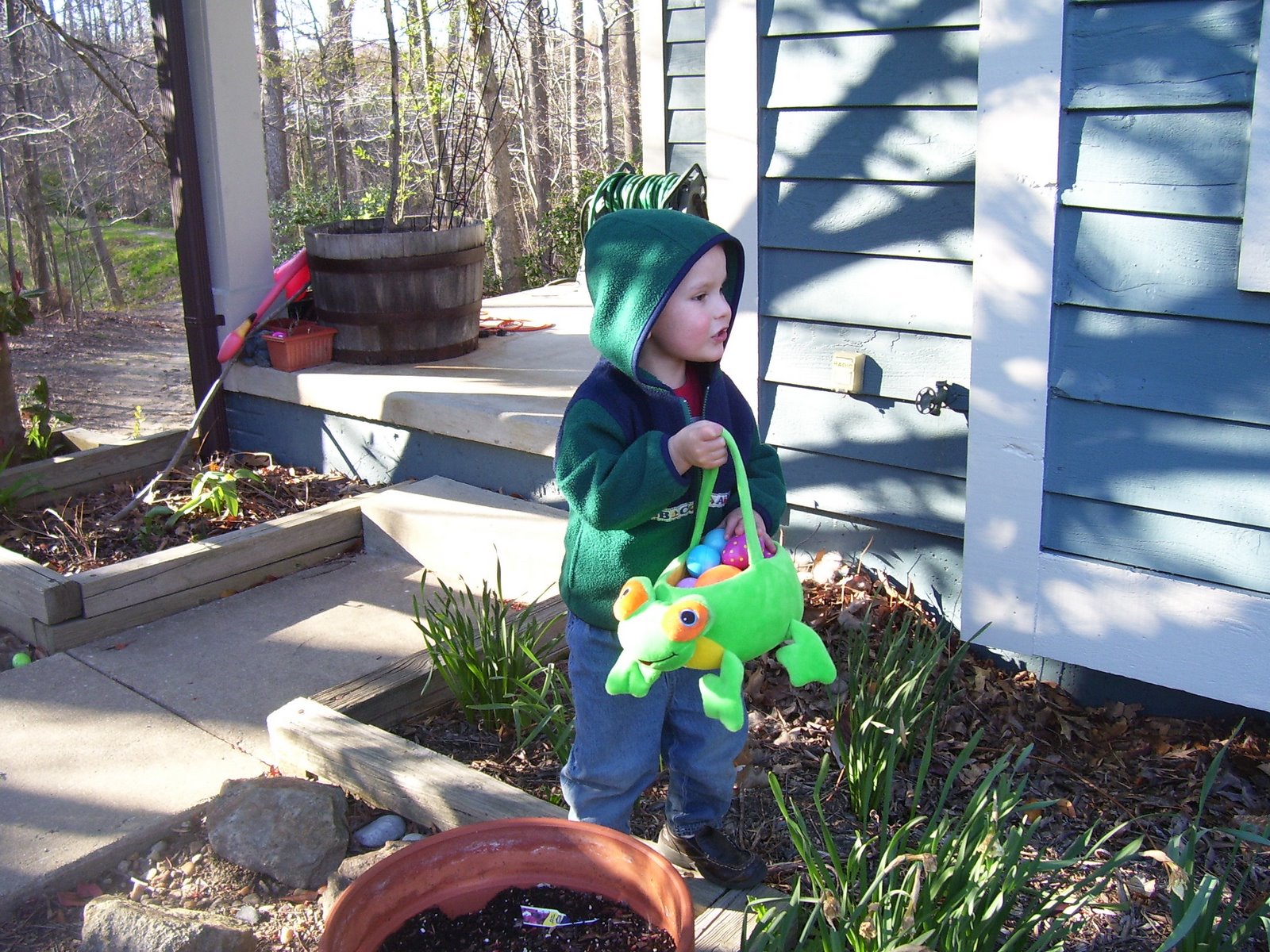 [ian+in+flowerbed.jpg]