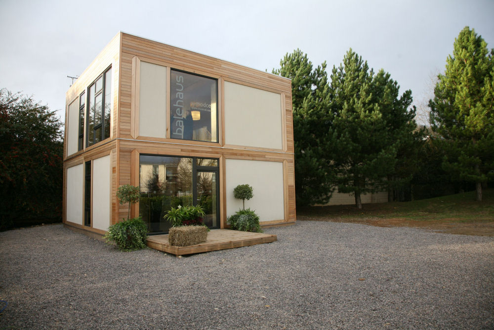 Lively Destiny BaleHausBath (Straw bale house project)