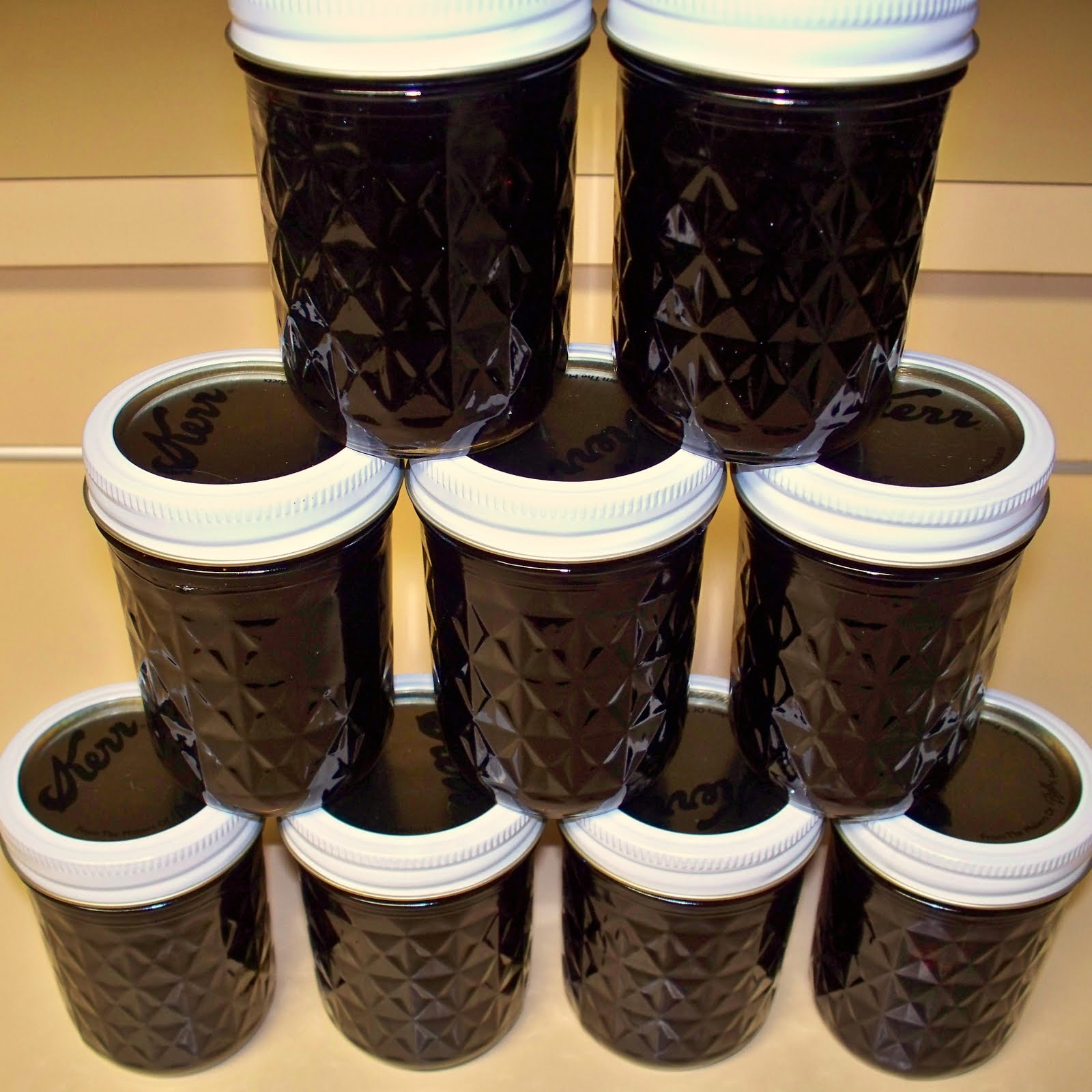 [10+Jars+of+Blackberry+Jam.JPG]