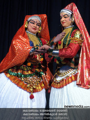 Nalacharitham Onnam Divasam Kathakali: Kalamandalam Rajasekharan as Damayanthi, Kalamandalam Anilkumar as Thozhi. Nalacharitham Onnam Divasam Kathakali: Kalamandalam Rajasekharan as Damayanthi, Kalamandalam Anilkumar as Thozhi.