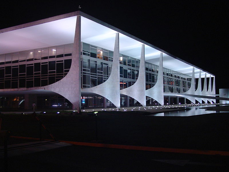 http://4.bp.blogspot.com/_NjUov1-0KnU/S9NKEhCo6KI/AAAAAAAALcU/efWIs4kY38Q/s1600/66+Brasilia+--+Planalto_Palace_at_night.jpg