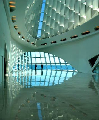 Milwaukee  Museum on Took This Shot In The New Entrance Lobby To The Milwaukee Art Museum S