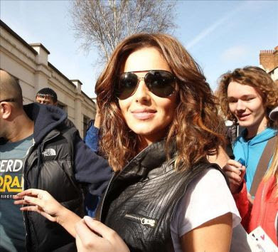 Air hostess who grabbed Cheryl Cole`s wrist is allegedly obsessed with star