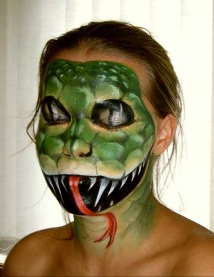 snake_-_woman_face_painting.jpg