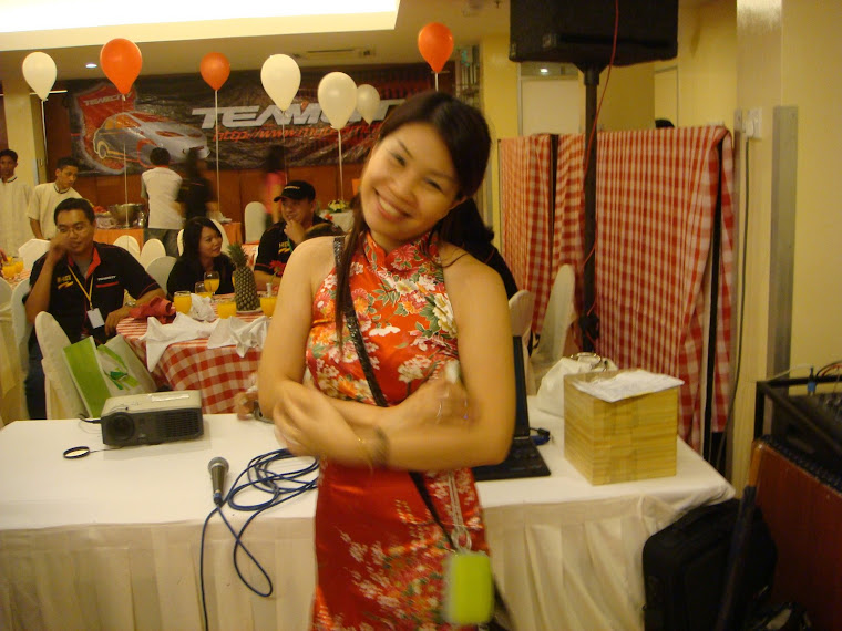 Joanne pose in Cheong Sum