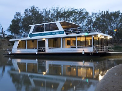 Houseboats (12) 9