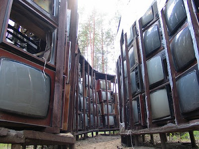Worlds Largest Sculpture Made of TV Sets - LNK Infotree (4) 4
