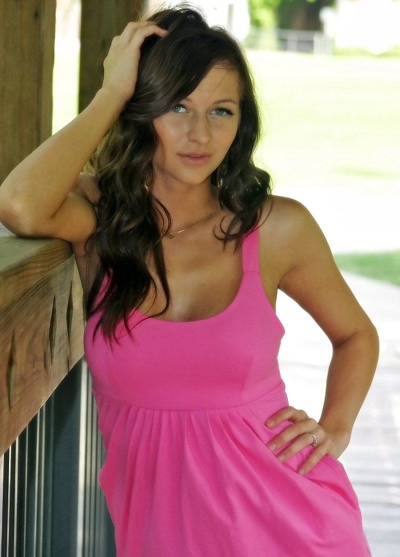 LONDON HART IN PINK SKERT OUTDOOR SHOT ~ MYFVRT ENT!