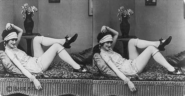 [POSTCARD+-+CHICAGO+-+EXHIBIT+SUPPLY+COMPANY+-+ARCADE+CARD+-+PIN-UP+-+STEREO+-+WOMAN+ON+WICKER+COUCH+-+1926.jpg]