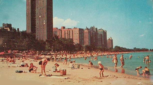 [POSTCARD+-+CHICAGO+-+OAK+STREET+BEACH+-+CROWD+-+MOTHER+AND+CHILD+NEAR+FRONT+-+NICE+-+1950s.jpg]