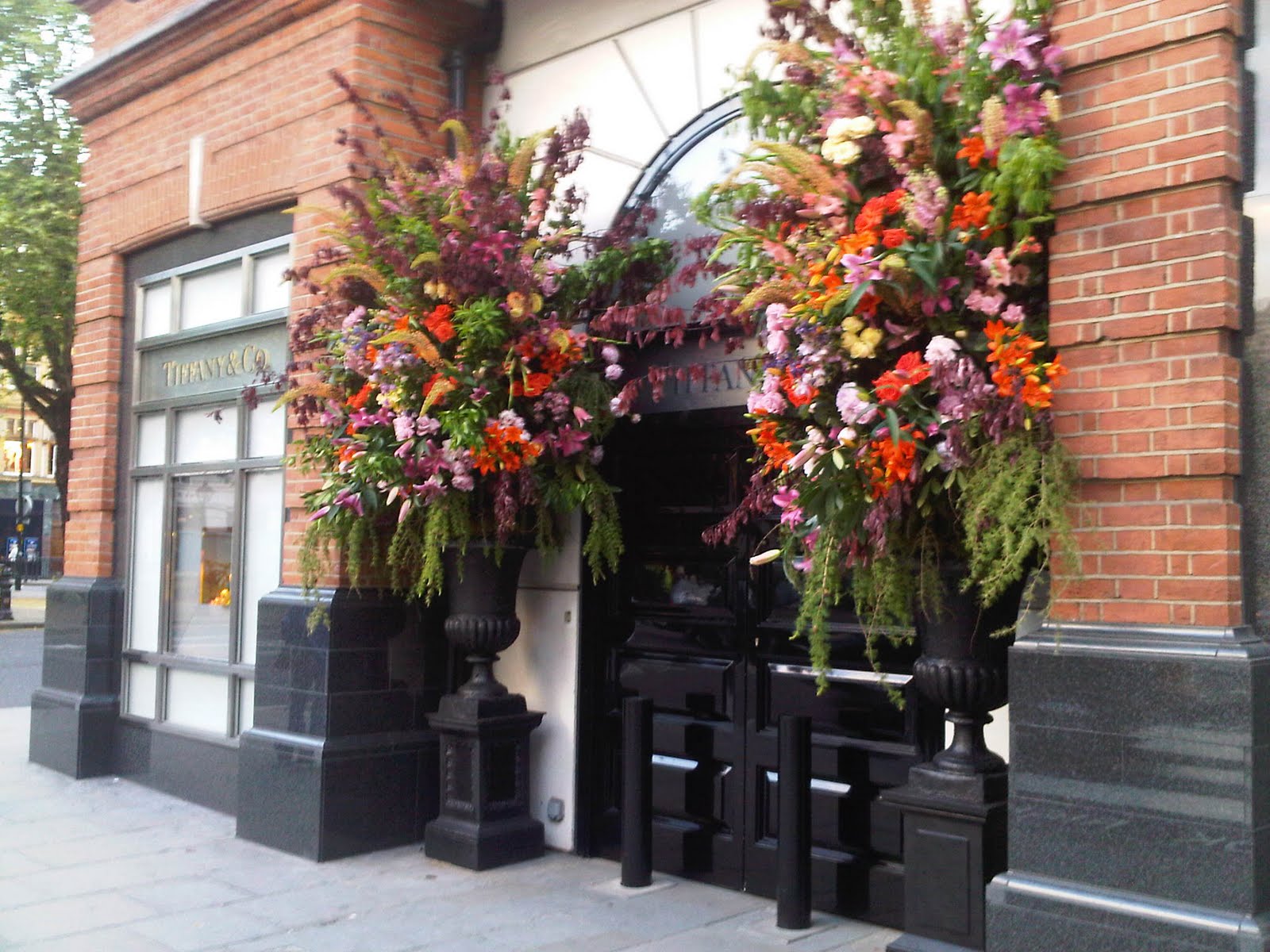 Sloane Square Shops experience a Floral Fashion Bomb