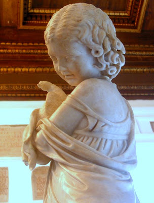 http://4.bp.blogspot.com/_NuVKKwkvoLw/S1dWjVIR-HI/AAAAAAAAEeg/1eUCaT1BgAw/s400/Detalle+de+escultura+de+una+ni%C3%B1a+con+una+paloma+en+los+Museos+Capitolinos+de+Roma.JPG