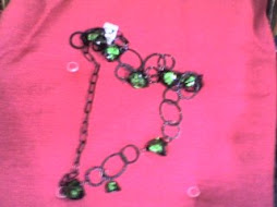 cOLLAR VERDE CON PENDIENTES HACIENDO JUEGO PVP 18€