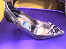 Zapato plata con adorno en la pala de Bourne