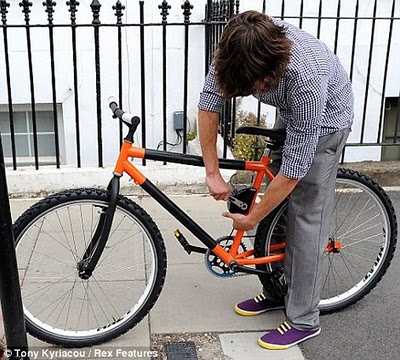 بريطاني يخترع دراجة ضد السرقة-ابداعات البشر-منتهى