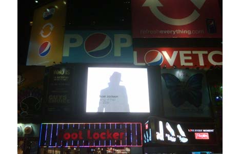[michael_jackson_Times_Square.jpg]