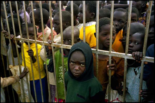 [Gefangene+Kinder+Uganda.jpg]
