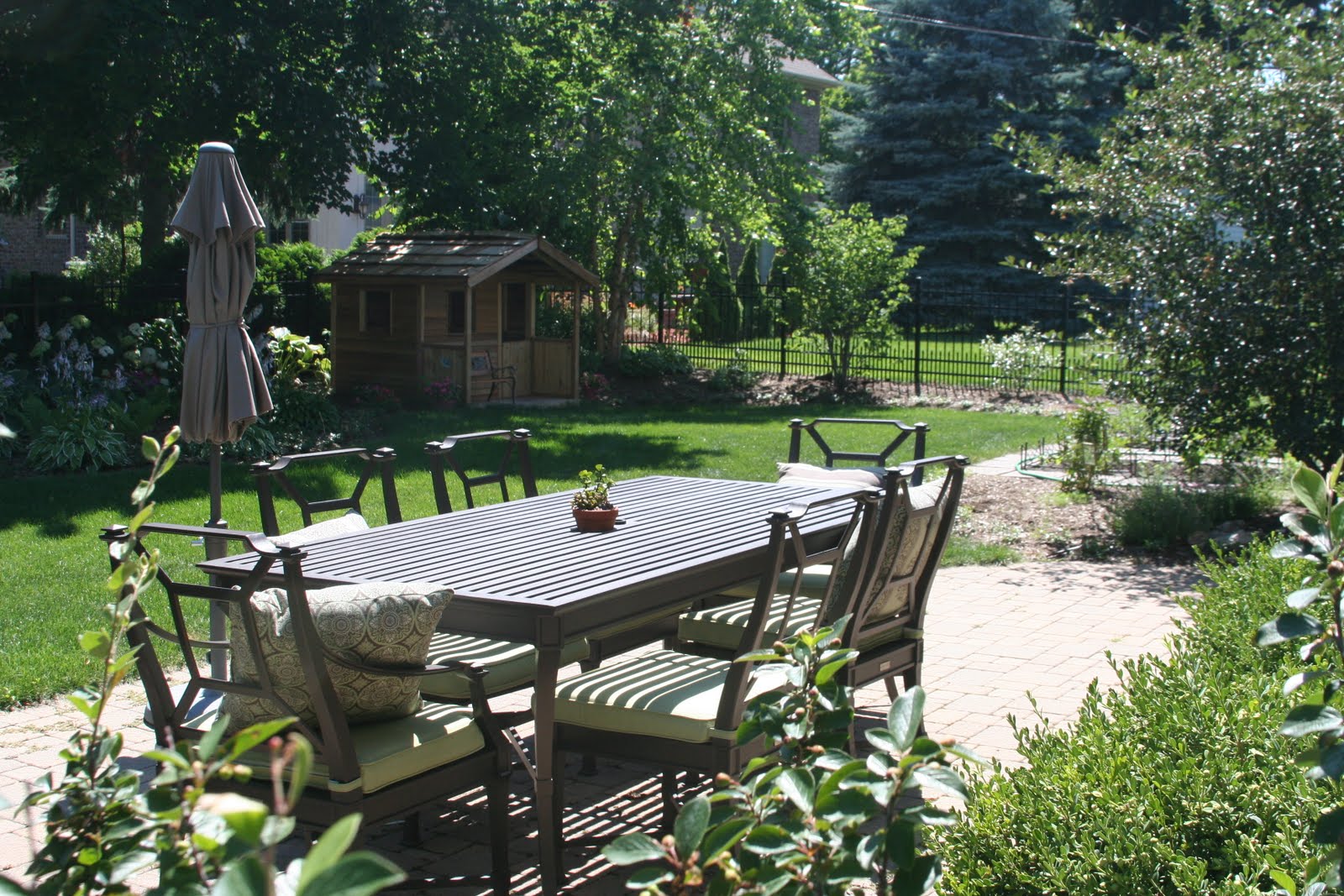Liquid Triangle: Naturally Inspired: Suburban Backyard Garden