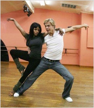 [lil+kim+dancing+3.bmp]